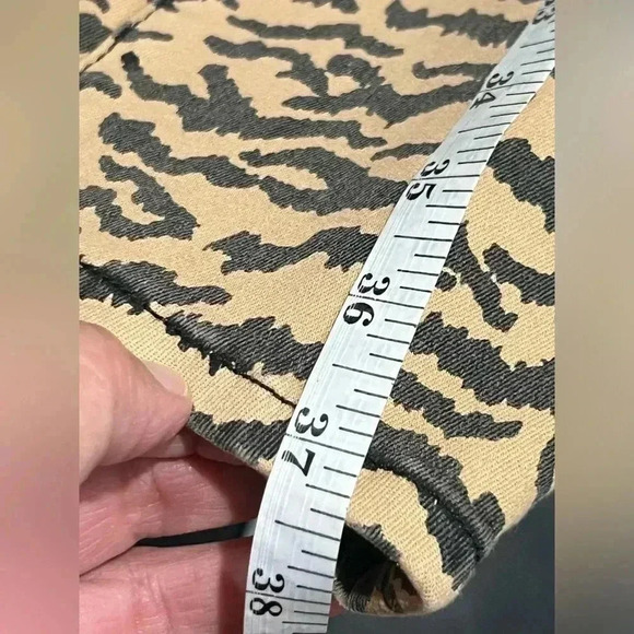 Good American | Good Waist Crop Tiger Print Jeans 15/33 NEW - Picture 13 of 15